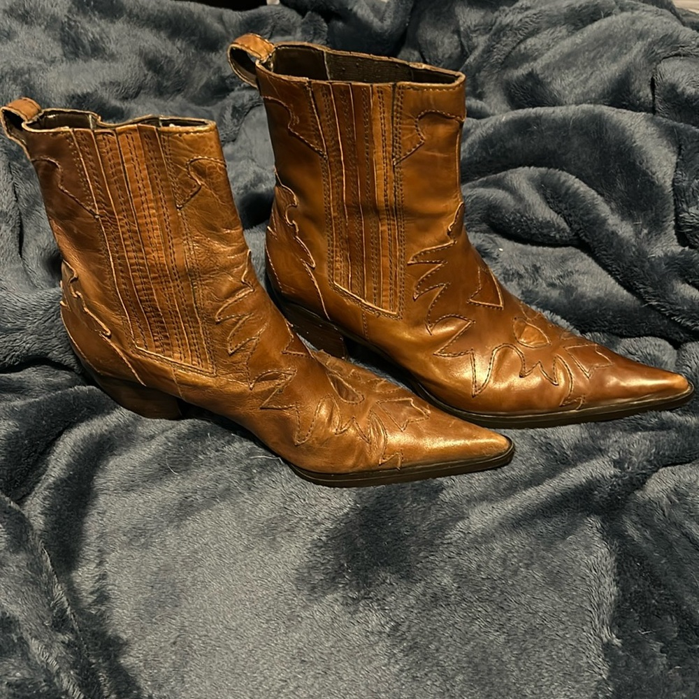 Steve Madden pointed toe brown leather ankle booties.
